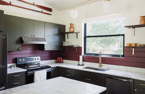 The Meadows House | Secluded Cottage with Hot Tub, Walking Distance to Benderson and UTC.