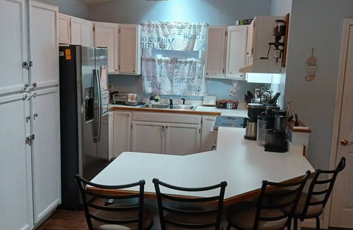 Goreville Ski Chalet | Secluded Lakefront, private dock, kayaks, paddle board, couples & family retreat