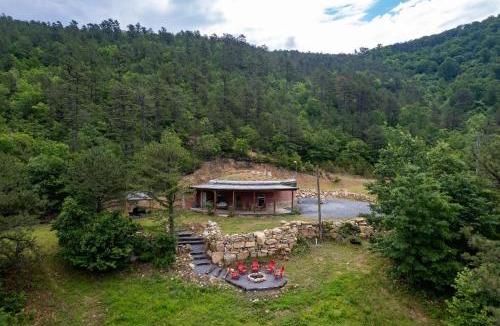 Stanley House | Secluded LUX Bunker Hot Tub, Views & Trails