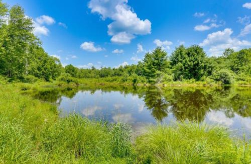 East Stroudsburg House | Secluded Poconos Cabin: 75 Acres & Fire Pit!
