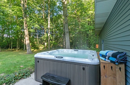 Saugatuck Cottage | Secluded Saugatuck Retreat: Hot Tub, 3.5 Acres, Trails, Dog-Friendly