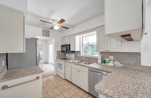 West Bradenton House | Serene Cove with heated pool + spacious yard near beaches