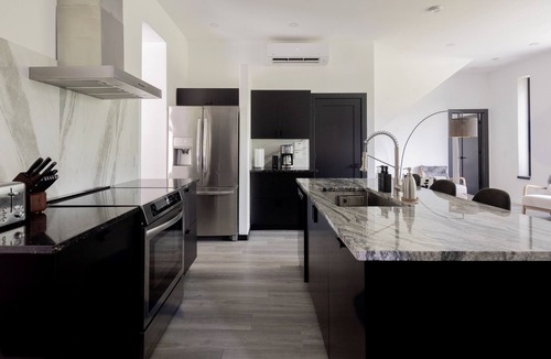Moscow House | Serene Forest Oasis, 2 King Beds, Chef's Kitchen