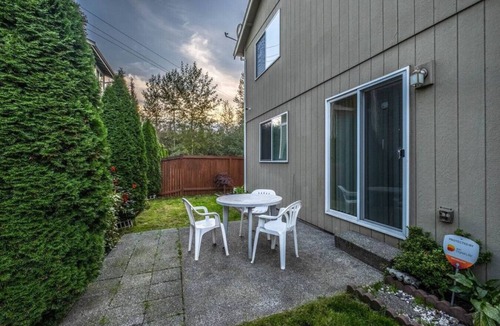Holly House | Serenity in Prime Everett Craftsman Near Boeing!