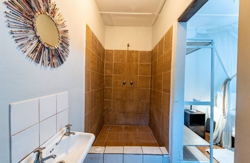 Victoria Falls Cabin | Shoestrings Backpackers & Bar