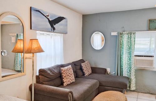 Ilexhurst Apartment | Shortboard