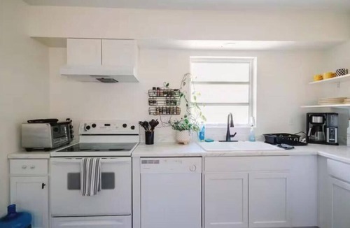 Palmer Ranch House | Siesta Key Hot Tub Cottage, Sleeps 6. Kid Friendly