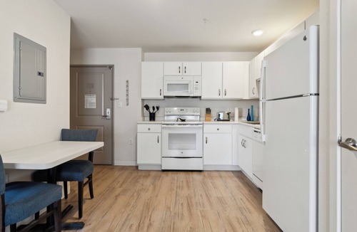 Far North Central Apartment | Simplicity At the Rim 1419 I Spacious 1 Bed 1 Bth