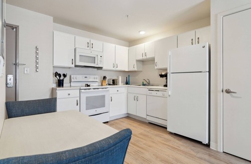 Far North Central Apartment | Simplicity At the Rim 1419 I Spacious 1 Bed 1 Bth