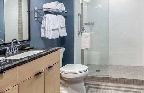 Old Town Chinatown Hotel | Sleek Waterfront District Hotel in the heart of Downtown