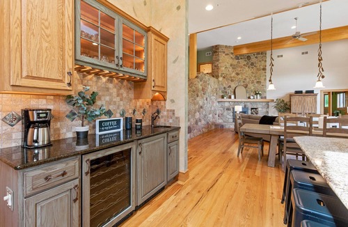 Stevens House | Sleeps 19+, Horse barn, Hot Tub, Swing Set, Toy Room