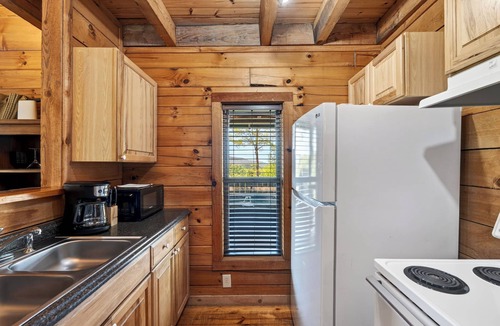 Townsend Cabin | Sleeps 30 | 5 Cabins + Hot Tubs + Firepit + Views | Mtn Views + Smokies Access