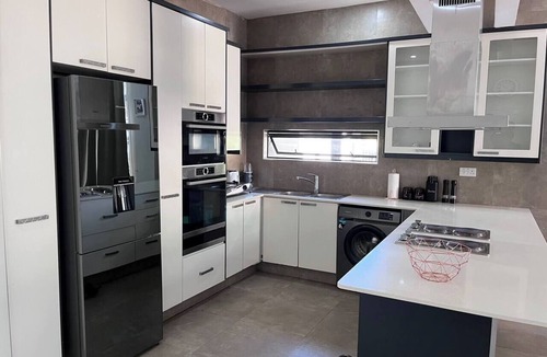 Lusaka Central Apartment | Smart 2BR w/Starlink, Alexa & Solar | Salama Park