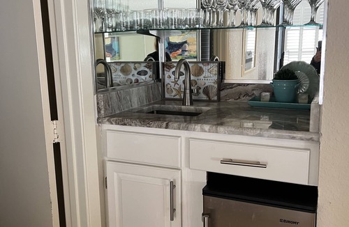 Scenic Gulf Drive Condo | SO CLOSE, YOUR TOES ARE ALMOST IN THE SAND! BOOK EARLY! PREMIER HOST!