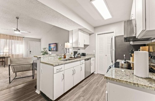Kirkman North Apartment | Solara Apartments Spacious 2BR Apartment Sleeps 6 Pet-Friendly