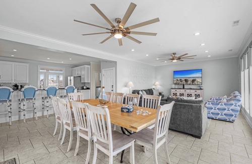 Murrells Inlet House | Southern Charm: Oceanfront w/Pool Near Garden City Pier