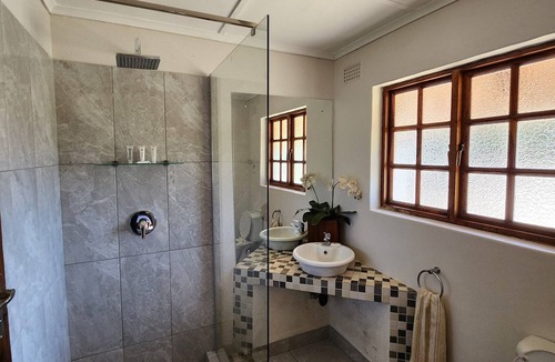 Bulawayo Cabin | Southern Cross Estate