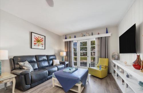 Sarasota Apartment | Southside Village Resort Apartments by Lucky Vacation Homes