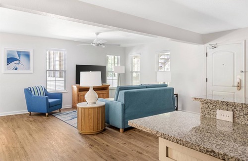 Sea Scape Hotel | Spacious 2BR Loft Suite w/Kitchen 1.1 Miles to Kitty Hawk Beach & Fishing Lakes