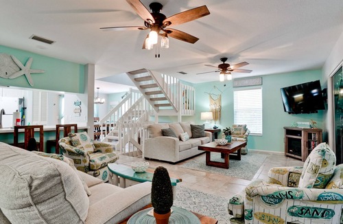 Holmes Beach House | Spacious 3 bedroom town home on Anna Maria Island, community pool.