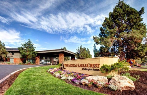 Redmond Apartment | Spacious 3BR Chalet | Golf. Pools. Free Parking