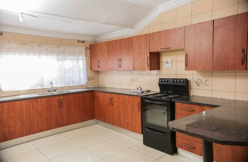 Kabulonga House | Spacious 4-Bedroom Secure Home in Prime Sunningdale, Near Embassies and Malls.