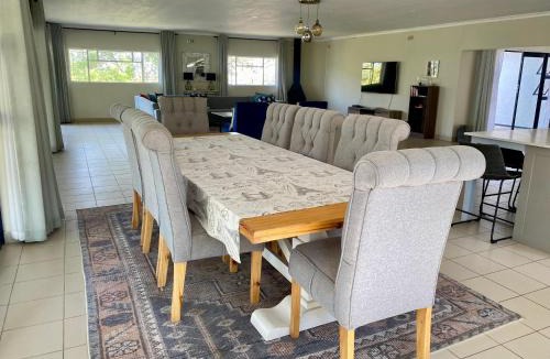 Mazvikadei Villa | Spacious 5 bed with spacious living area Dam View - 2246