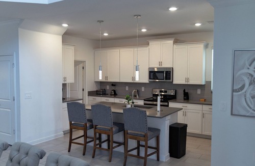 Davenport House | Spacious 5-bedroom 5bath house in serene Davenport with AC, Heating and Pool