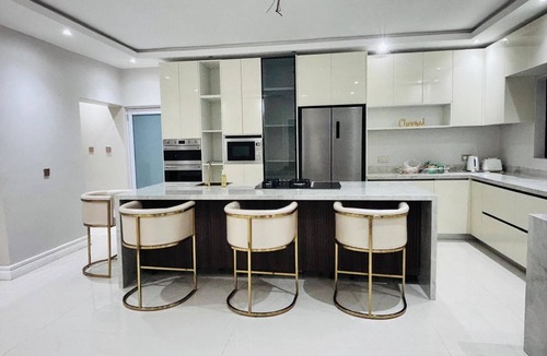Harare East House | Spacious 5-bedroom house in charming Harare with AC