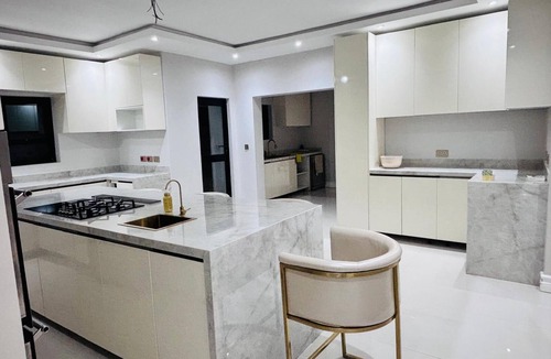Harare East House | Spacious 5-bedroom house in charming Harare with AC