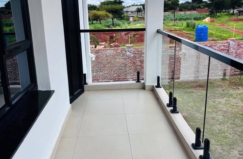 Harare East House | Spacious 5-bedroom house in charming Harare with AC