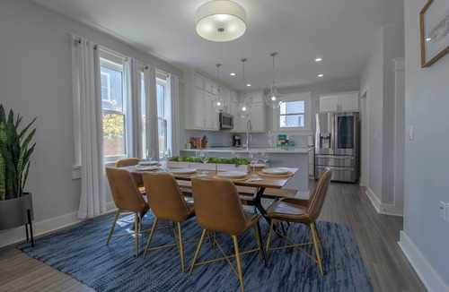 Southtown House | Spacious 5-bedroom estate in the Downtown of beautiful San Antonio w/HotTubs
