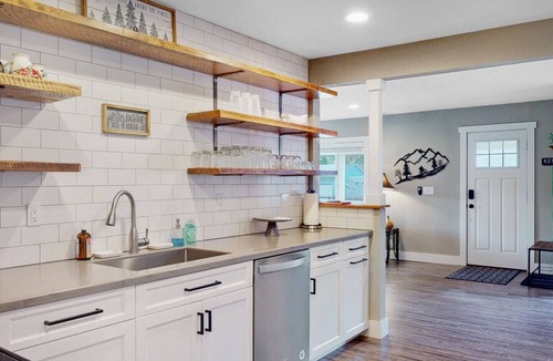 Oakridge House | Spacious 5BR with Sauna & AC, Fenced Yard,Fast WiFi, Near Willamette Pass