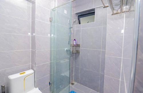 Mbare West House | Spacious building with 9 bedrooms, WiFi, fitness room in terrific Nyabira