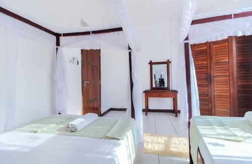 Mbare West House | Spacious building with 9 bedrooms, WiFi, fitness room in terrific Nyabira