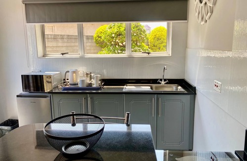 Harare Apartment | Spacious ground-floor studio in central New Chadcombe - 2316