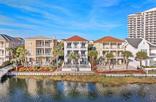 Destin House | Spacious Lakefront Retreat w/Pool and Beach Access! 🏖️