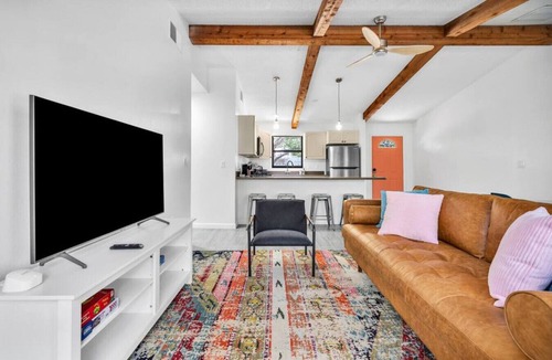 Ridge Wood Heights House | Spacious lux modern home, near downtown and beach