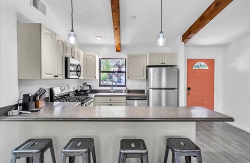 Ridge Wood Heights House | Spacious lux modern home, near downtown and beach