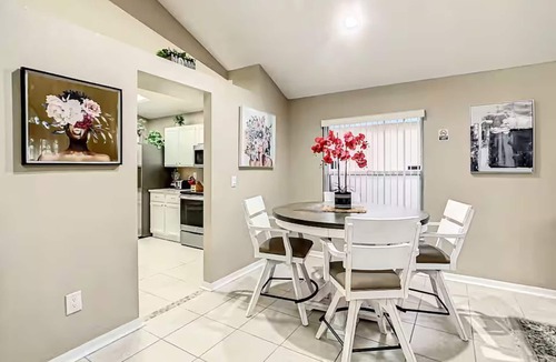 Lindfields House | Spacious Pool Home Near Disney | Sleeps 11
