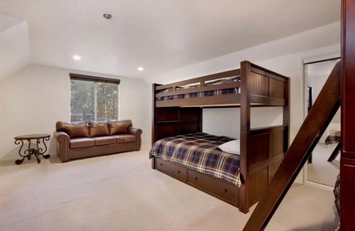 Big Bear Ski Chalet | Spacious, Private 3 bedroom Chalet with Hot Tub!