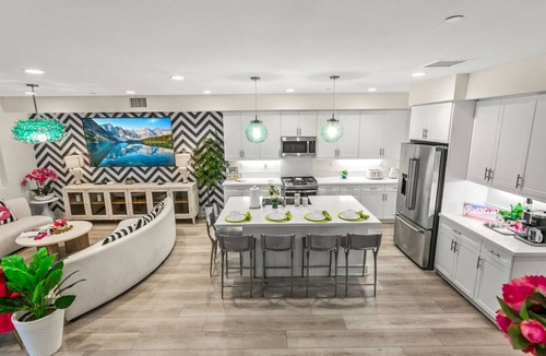Terra Lago House | Specials Barbie themed, Lakefront, games+pool