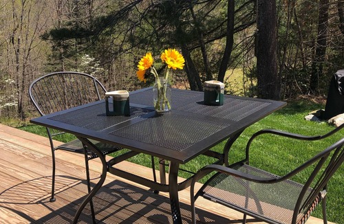 Saluda House | Spring is in the air! Come enjoy this mountain retreat!