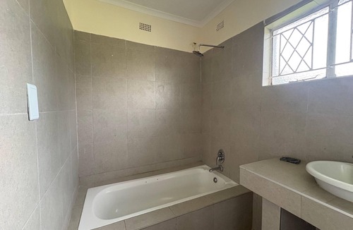 Harare House | Standard Room In Mt Pleasant Heights - 2385