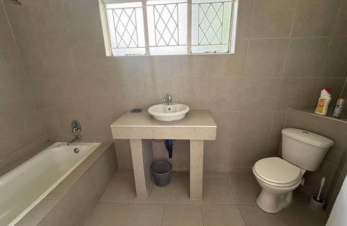 Harare House | Standard Room In Mt Pleasant Heights - 2385