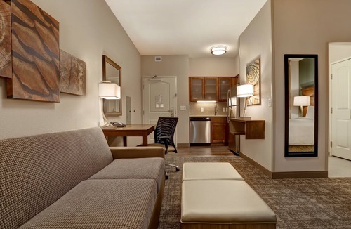 Overland Park Hotel | Staybridge Suites Overland Park - Kansas City S by IHG