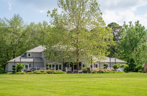 Carbondale House | Step In To the Mediterranean