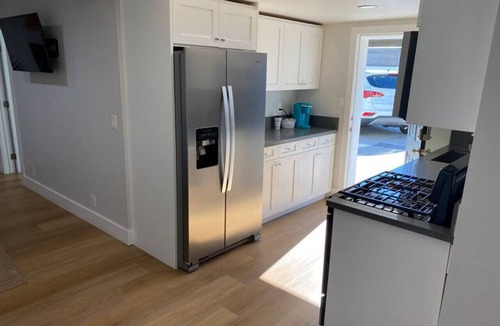 Huntington Beach Bed & Breakfast | Steps to the Beach, Main St & Pacific City - 2BR