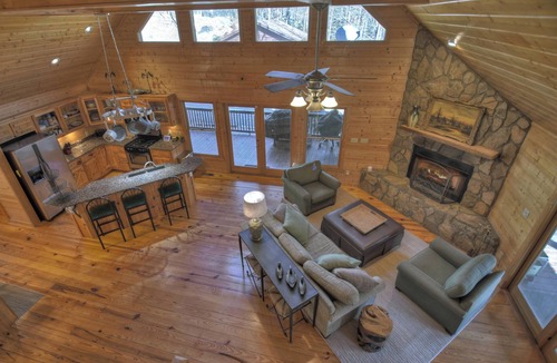 McCaysville Cabin | Stokes Haven | Pet Friendly | Hot Tub | Creek