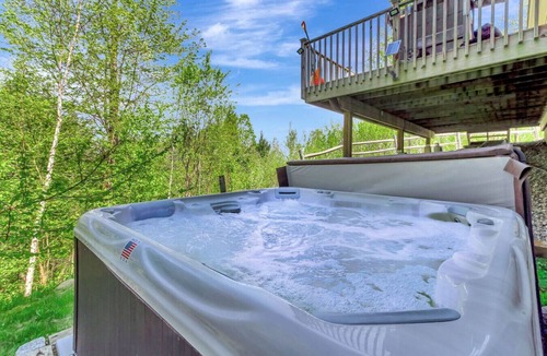 Stratton Mountain House | Stratton; 4 min! Luxury, Shuttle, King Beds, Hot Tub, 2 FP, large groups!